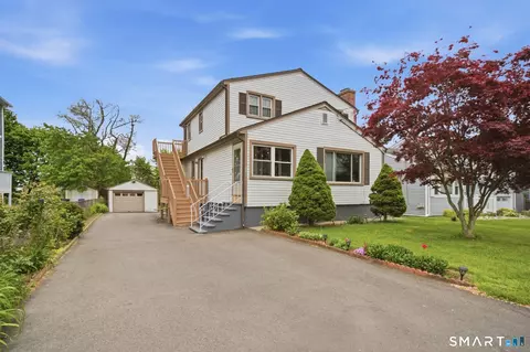 102 Highland St, West Haven, CT 06516