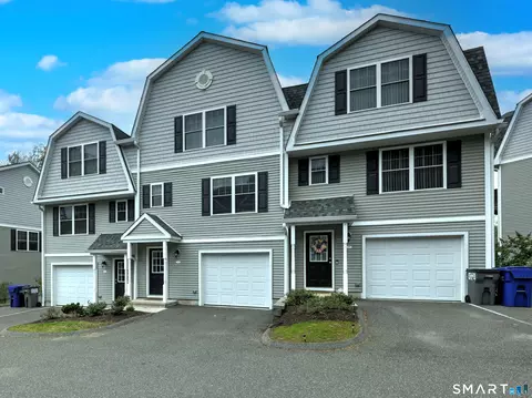10 Barnum Ct #10, Bethel, CT 06801