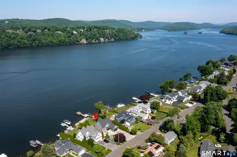 156 N Lake Shore Dr, Brookfield, CT 06804