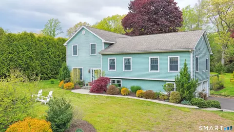 22 Round Ridge Trl, Trumbull, CT 06611