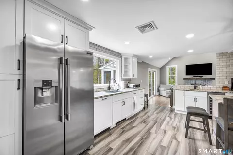 Kitchen - 45 Milano Pond Dr, Madison, CT 06443 photo 5 of 8
