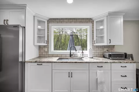 Kitchen - 45 Milano Pond Dr, Madison, CT 06443 photo 4 of 8
