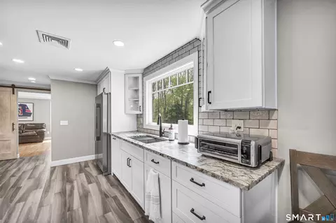 Kitchen - 45 Milano Pond Dr, Madison, CT 06443 photo 6 of 8