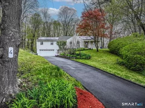 4 Farrell Rd, Newtown, CT 06470