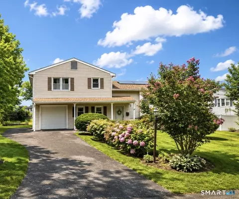 6 Jersey Ln, Norwalk, CT 06851