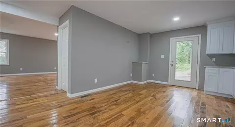 Entry Way - 1460 Mount Carmel Ave, Hamden, CT 06518 photo 4 of 7