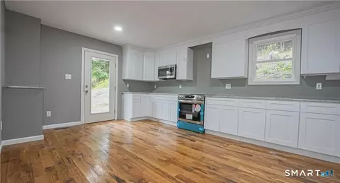 Entry Way - 1460 Mount Carmel Ave, Hamden, CT 06518 photo 1 of 7