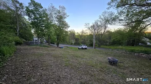 Exterior - 1460 Mount Carmel Ave, Hamden, CT 06518 photo 5 of 6