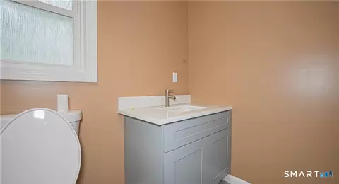 Bath - 1460 Mount Carmel Ave, Hamden, CT 06518 photo 2 of 2
