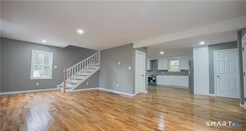 Entry Way - 1460 Mount Carmel Ave, Hamden, CT 06518 photo 2 of 7