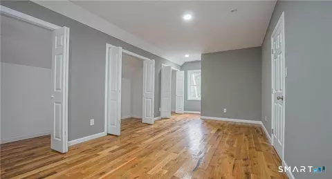 Entry Way - 1460 Mount Carmel Ave, Hamden, CT 06518 photo 6 of 7
