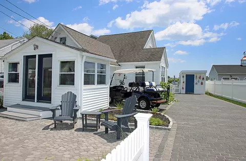 96 Chalker Beach Rd, Old Saybrook, CT 06475