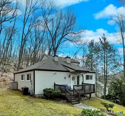 41 Chatham Ln, Bristol, CT 06010
