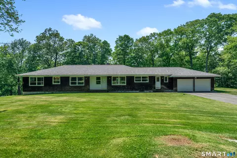 30 Maltbie Rd, Newtown, CT 06470