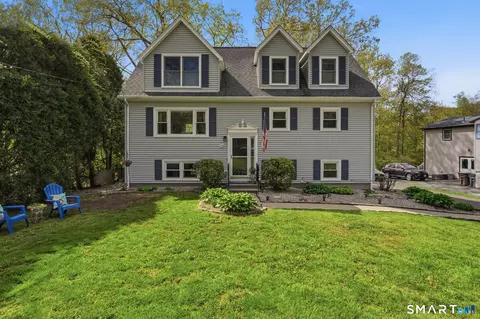 25 Forest Rd, Niantic, CT 06357