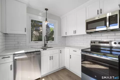 8 Pilgrim Hbr #C, Wallingford, CT 06492