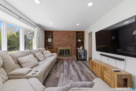 Living - 46 Taos Dr, Killingly, CT 06239 photo 1 of 4