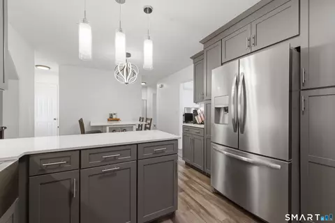 Kitchen - 46 Taos Dr, Killingly, CT 06239 photo 3 of 10