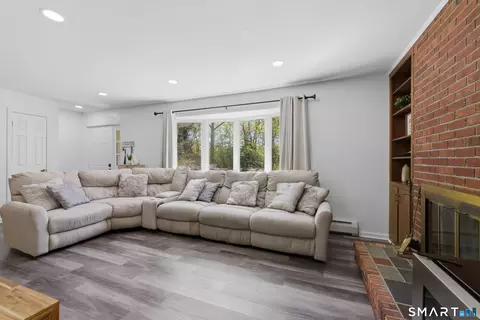 Living - 46 Taos Dr, Killingly, CT 06239 photo 3 of 4