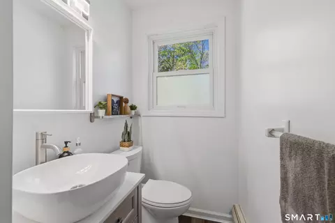 Bath - 46 Taos Dr, Killingly, CT 06239 photo 2 of 2