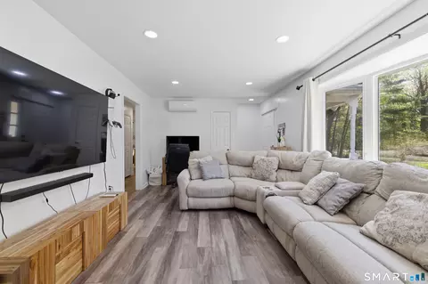 Living - 46 Taos Dr, Killingly, CT 06239 photo 4 of 4