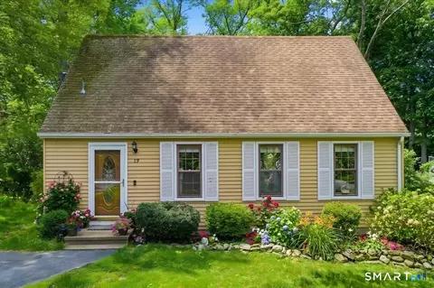 19 Maplewood Dr, East Lyme, CT 06333
