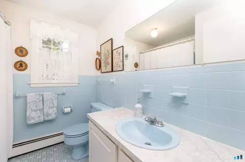 Bath - 127 Stillwold Dr, Wethersfield, CT 06109 photo 2 of 2