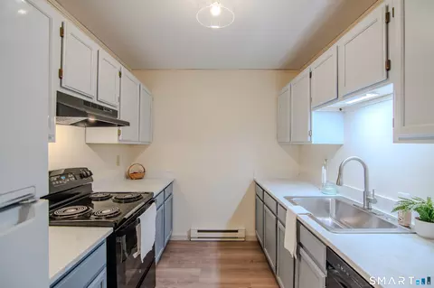 Kitchen - 49 Canterbury Rd #E, Plainfield, CT 06374 photo 1 of 2