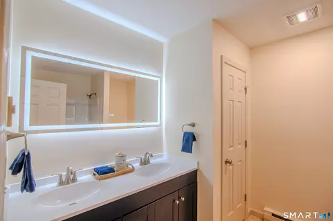 Bath - 49 Canterbury Rd #E, Plainfield, CT 06374 photo 1 of 2