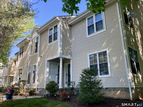 102 Country Club Ct #102, Rocky Hill, CT 06067