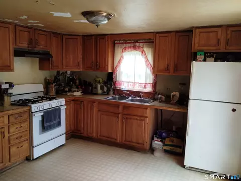 37 Ruth St, Killingly, CT 06239 photo 4