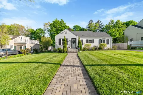 12 Chatfield Dr, Trumbull, CT 06611