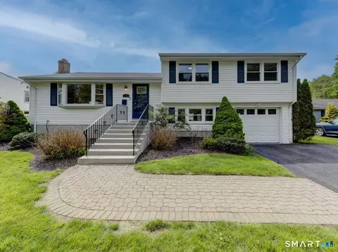 25 King Edward Rd, West Hartford, CT 06117