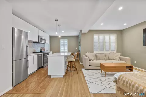 52 Lafayette Pl #1F, Greenwich, CT 06830