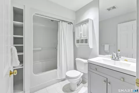Bath - 121 Picketts Ridge Rd, Redding, CT 06896 photo 2 of 4