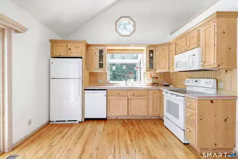 Kitchen - 121 Picketts Ridge Rd, Redding, CT 06896 photo 5 of 5