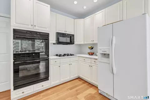 Kitchen - 121 Picketts Ridge Rd, Redding, CT 06896 photo 3 of 5