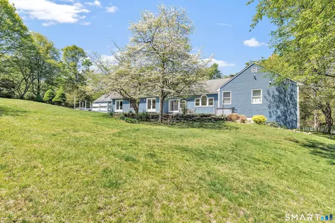 Exterior - 121 Picketts Ridge Rd, Redding, CT 06896 photo 5 of 6