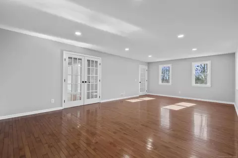 Living - 40 Harkness Dr, Madison, CT 06443 photo 1 of 4