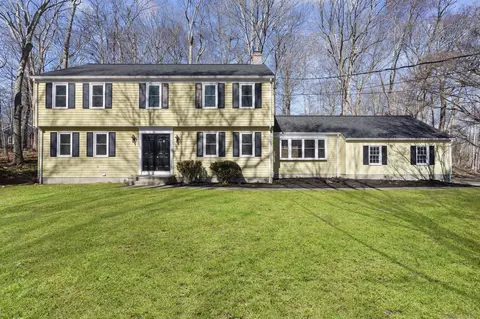 40 Harkness Dr, Madison, CT 06443