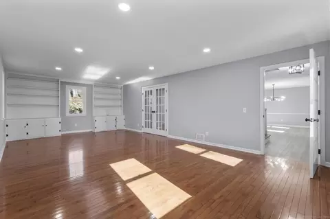 Living - 40 Harkness Dr, Madison, CT 06443 photo 2 of 4