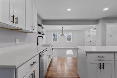 Entry Way - 40 Harkness Dr, Madison, CT 06443 photo 4 of 5