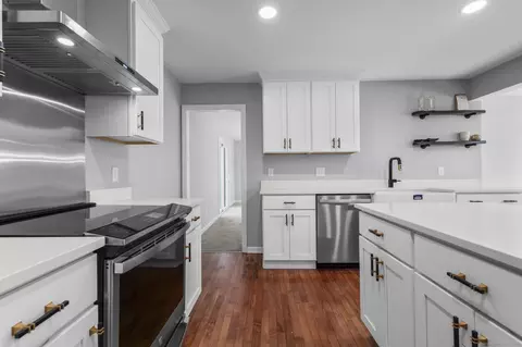 Kitchen - 40 Harkness Dr, Madison, CT 06443 photo 3 of 3