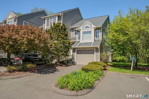 220 Algonquin Trl #220, Trumbull, CT 06611
