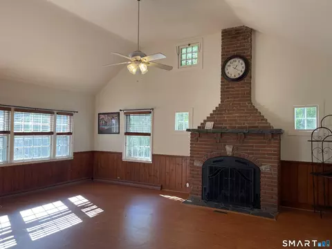 Living - 89 Alpine Dr, Sandy Hook, CT 06482 photo 2 of 5