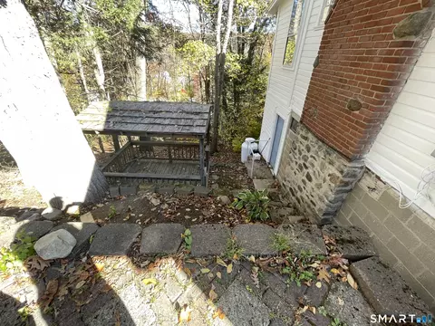 Exterior - 89 Alpine Dr, Sandy Hook, CT 06482 photo 5 of 8