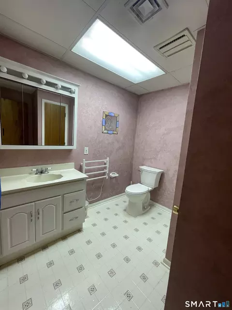 Bath - 89 Alpine Dr, Sandy Hook, CT 06482 photo 3 of 4