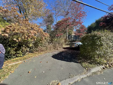Exterior - 89 Alpine Dr, Sandy Hook, CT 06482 photo 7 of 8