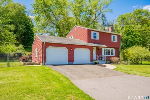 45 Willow Bee Ln, Middletown, CT 06457