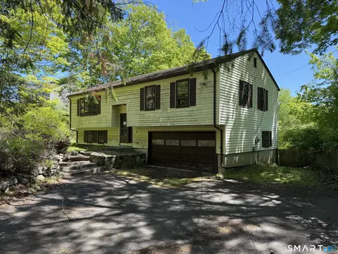 15 Bear Mountain Rd, Danbury, CT 06811